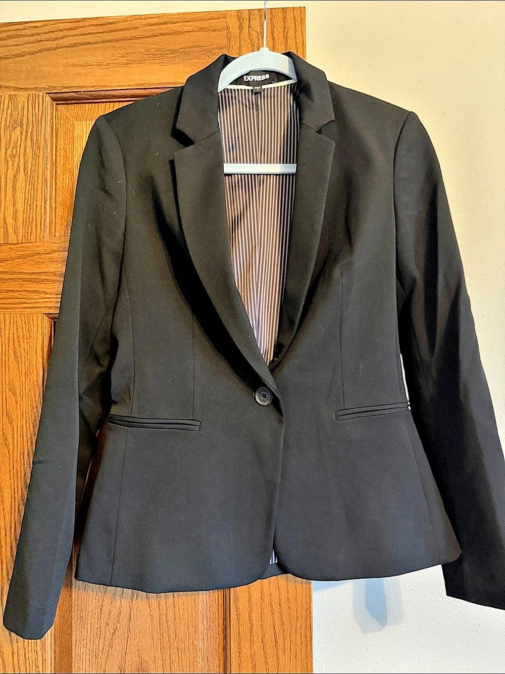 Express Women's Black Blazer Size 6 Like New